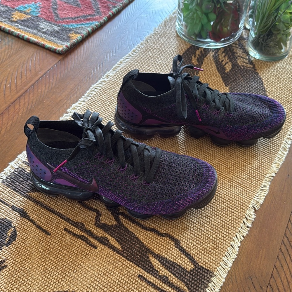 Nike Black and Purple Sneakers Lightweight Breathable Design - Picture 3 of 7